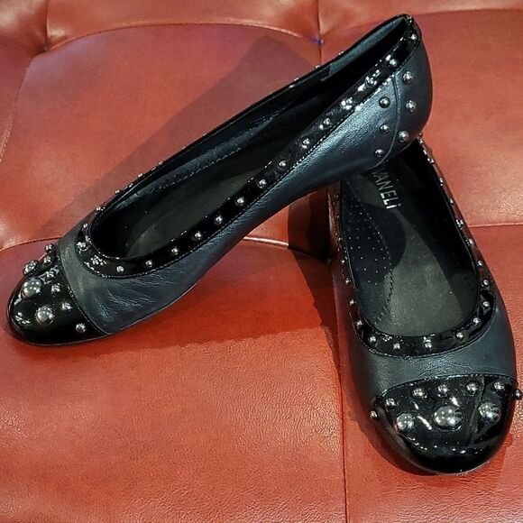 VANELI sz 8.5S black patent leather with dimensional studs - Picture 2 of 9